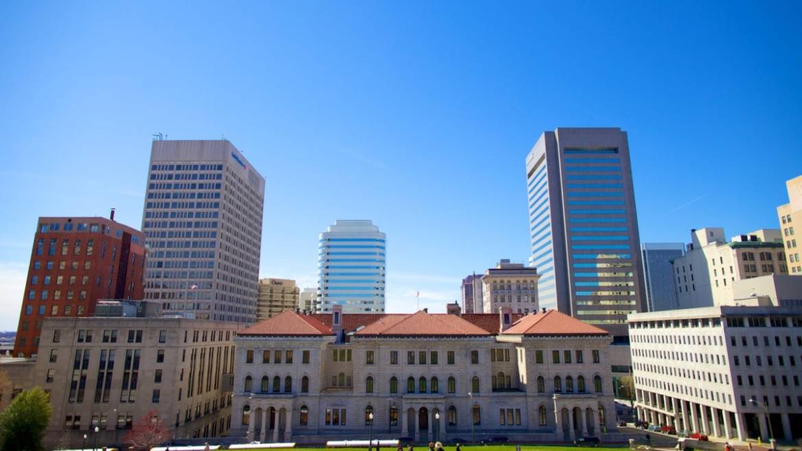 33136-Virginia-State-Capitol-Richmond.jpg